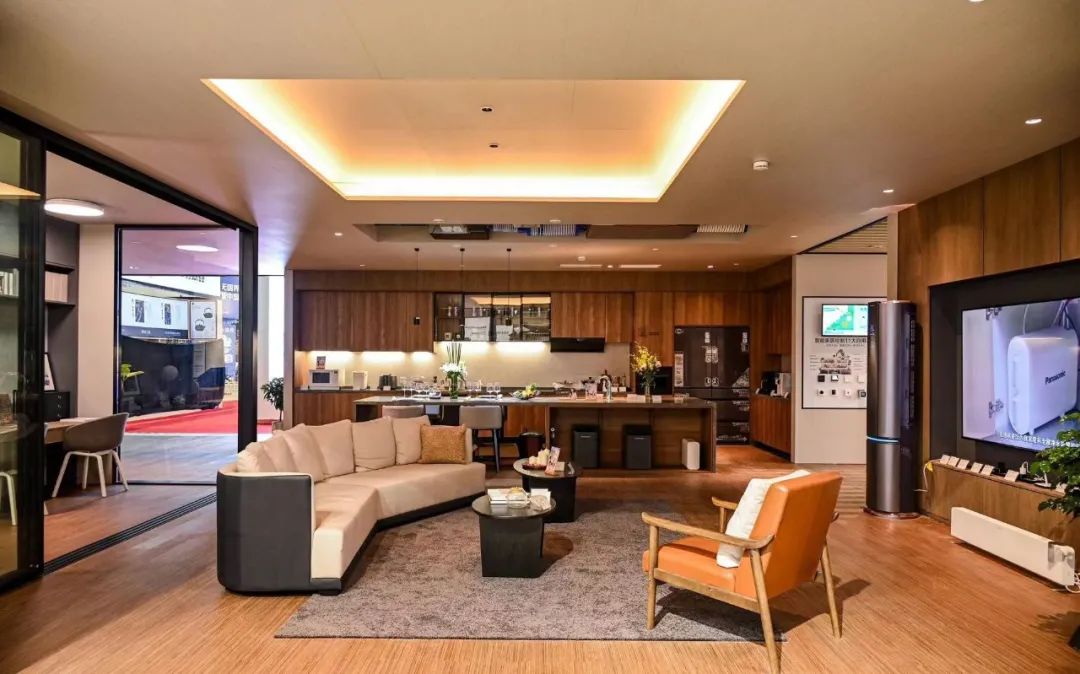 武漢展位設(shè)計搭建公司領(lǐng)你看最具有創(chuàng)意00家企業(yè)展臺的2023進(jìn)博會(松下展位)3