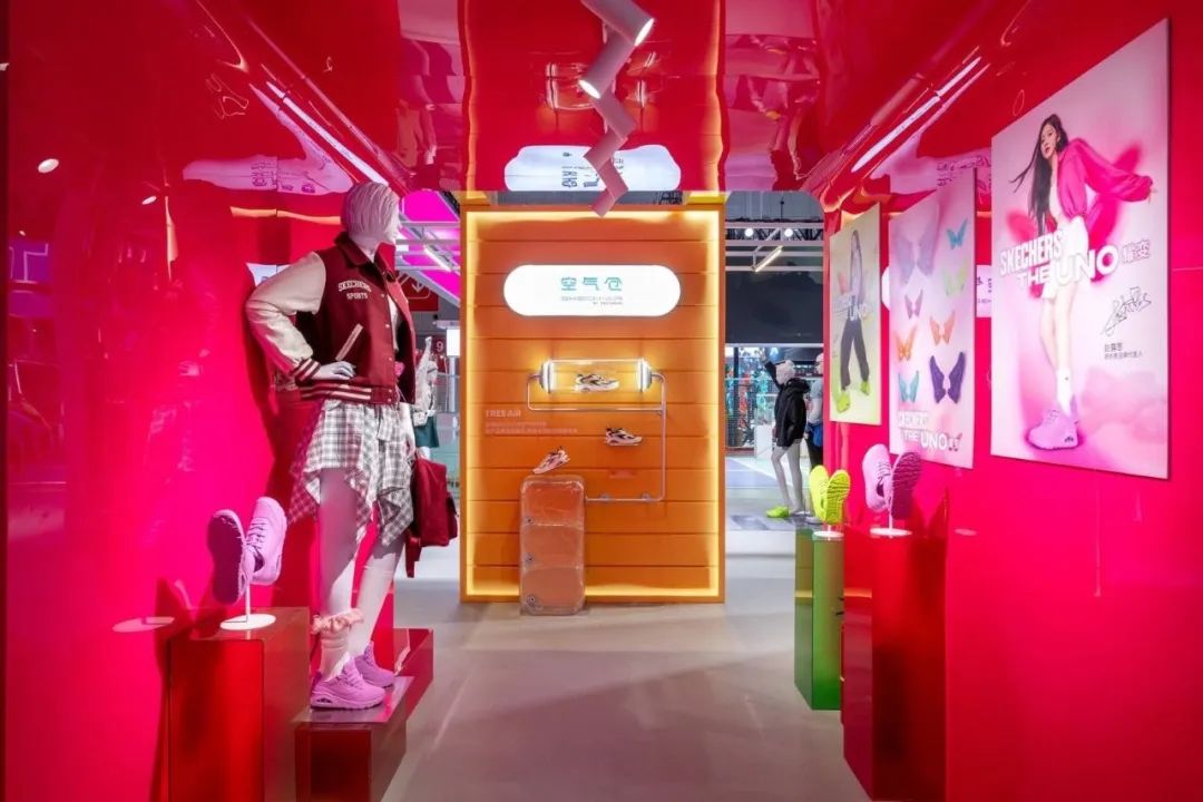 武漢展覽設(shè)計(jì)搭建公司領(lǐng)你看最具有創(chuàng)意00家企業(yè)展臺(tái)的2023進(jìn)博會(huì)(斯凱奇展臺(tái))3